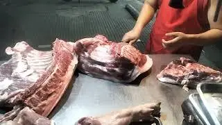 MASTER BUTCHER DEBONE PIG PORK HALF #pork #amazing #skill #viral 