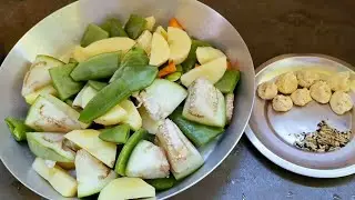 সিম আলু বেগুন বড়ির নিরামিষ ঝোল। যদি এভাবে করে রান্না করা যায়।শীতের দুপুরে গরম ভাতে জমে যাবে।