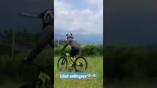 skill drop njlungup mau keatawa takut dosa😂#mtb#mtb#mtb_indo#downhillmtb#gowesindonesia