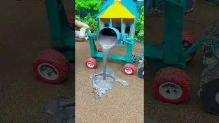 Real Working Mini Cement Mixer Pouring Concrete for Tiny House Build 🚜🏠 #shorts