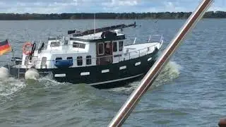 HAVELINE Lauwersmeerkotter at maximum speed reducing to crusing speed