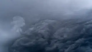 Queenslanders remain on cyclone alert