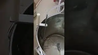 Candle wax melting and filling machine for candle making