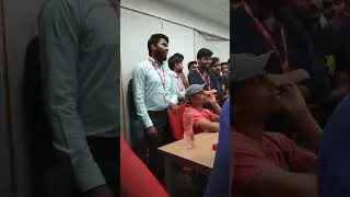 Office colleague, sing a song ￼