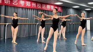 No.64 Dance Girl class Flexibility training