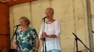 Vonnette et Yvette chantent le Bal de Langueux