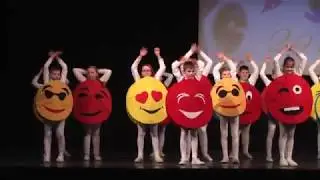 Kazinczy Farsang 2018 Emojik 4/A/B. osztály