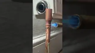 How to fix a leaking radiator valve! #howto #diy #plumbing #asmr #asmrsounds #shorts #subscribe