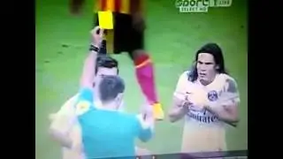 Edinson Cavani very weird red card!!