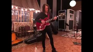 Роббен Форд демонстрирует новый 8-ваттный усилитель для записи Little Walter Tube Amps