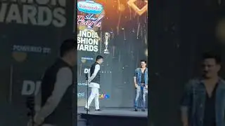 India Fashion awards- Robin Raina presents award