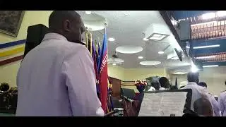 See This Pro Who Plays Sheet Music Piano On Keyboard In Salvation Army Church