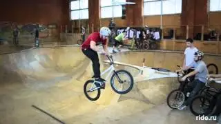 Кан-кан лэндинг бар BMX (Barspin to can-can landing BMX)