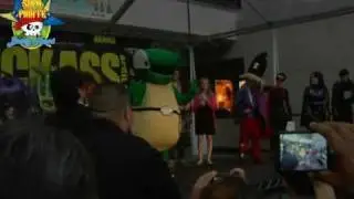 KICK ASS Movie exclusive clips from Supa Pirate Booty Hunt