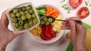 L'insalatona perfetta con le olive e i lupini Madama Oliva