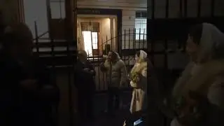 Nawaz sharif worker sing a song outside his house #UK | #UKPTI | #PTI