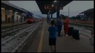 treni alla stazione di Vairano Caianello (ita)