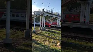 ЭД4М-0364 сообщением Санкт-Петербург-Финл. - Ладожское Озеро Прибывает на станцию Пискарёвка