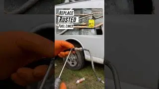 Как заменить ржавые или сломанные топливопроводы #автомобиль #грузовик #механик #двигатель #сдела...
