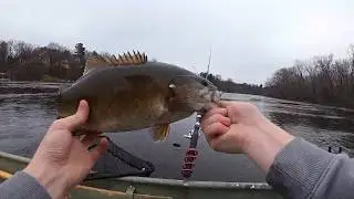 Wisconsin River Fishing (Huge Smallmouth)