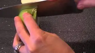 Cutting apples