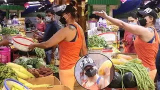 Rakhi Sawant fighting while bargaining with Sabji Wala in Sabji Mandi at Andheri Market😆