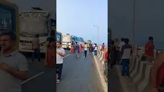 Accident At Kovvuru Bridge Rajahmundry #music #accidenttruck #rajahmundry #hyderabad #roadaccdient