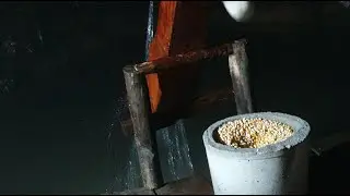 Use a mortar and pestle and water to grind the corn / P70
