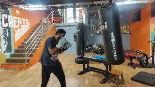 Rolling Heavy Bag Punching Boxing Workout. Long range Punches. REAL TIME SPEED. 