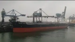 Beloodsing Bulkcarrier Frontier Falcon en geulreis naar de Ertskade, inclusief Time Lapse Film.