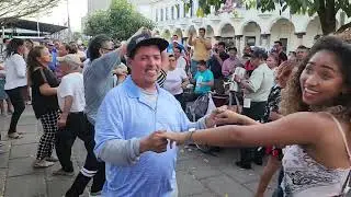 🛑 pobre dulcero se lo hicieron leña frente a todos,,, no te vaya a morder le dijo a la chica 😱😎😨
