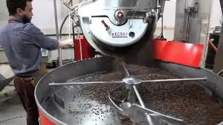 Майкл Рэтклифф, главный обжарщик Caff&egrave; Artigiano