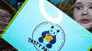 Karn & Mum Try TASTY PANDA Snack Box!