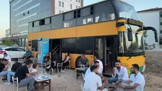 Yıllarca yolcu taşıyan Çift katlı otobüs lezzet durağına dönüştü