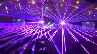 2017 midwinterfeest Gerard Ekdom vanuit de zaal met laser