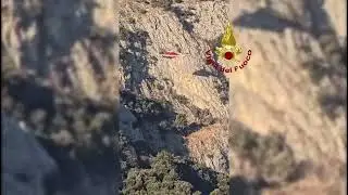 Rivoli veronese: camoscio rimane incastrato su ex palestra di roccia, salvato