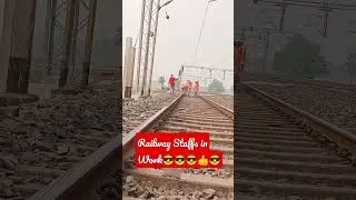 Railway Staffs are on duty, changing Rubber pad #shorts #viral #trending #youtubeshorts #train 🙏🙏😎🔥💕