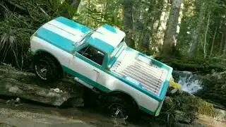 First Crawling Adventure in a small River with the MST CFXw Chevy C10 - Rc Scale Crawler - Axial