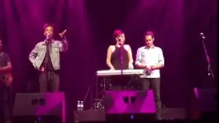 היא התיישבה ליד פסנתר - טלי אורן, גורי אלפי ורועי בר נתן בהופעה (מחווה לגזוז)