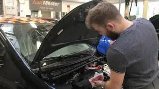 Mikkel fort&aelig;ller om personvognmekaniker-uddannelsen p&aring; EUC Nordvestsj&aelig;lland