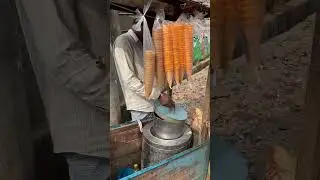 Street ice cream the Happiness of poor children.