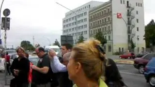 Scott kisses the Berlin Wall