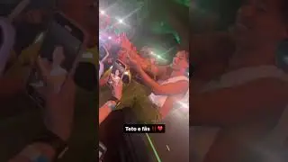 Teto Cantou M4 Com F&atilde; Em Seu Show