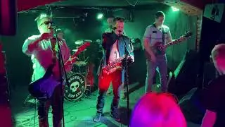 Volant (CZE) - Je to v hajzlu, je to v p*či! LIVE 15 Minut music club Olomouc 2023