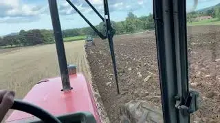 Massey Ferguson 3090 ploughing