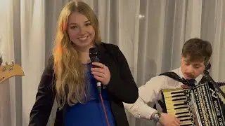 31.01.2026r.-Świetna wokalistka Natalia wspaniale zaśpiewała piękną piosenkę dla gości w Taczowie 