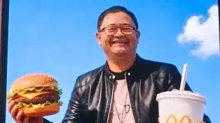 🍔✨ Just a guy enjoying the perfect snack under the open sky! #FoodieVibes #SnackTime #OutdoorChill