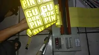 Proses masking cuting sticker dengan laminator