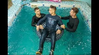 Wetlooker guys get wet in clothes!