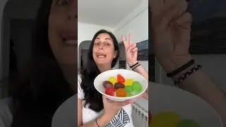 Ahora entiendo todo 😅 Esa si es la manera correcta de comer las #jellyfruits #gelatinas